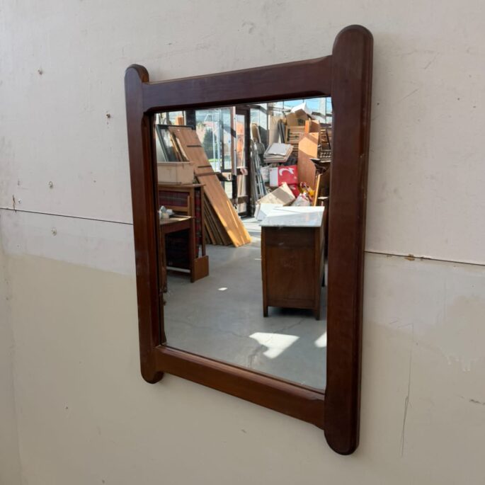 Spogulis koka rāmī (prece uz pasūtījumu)