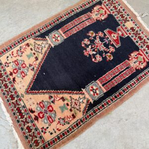Paklājs ar ornamentiem (48 x 70 cm) (prece uz pasūtījumu)