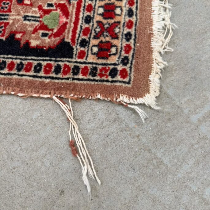 Paklājs ar ornamentiem (48 x 70 cm) (prece uz pasūtījumu)