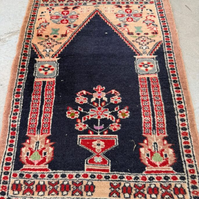 Paklājs ar ornamentiem (48 x 70 cm) (prece uz pasūtījumu)