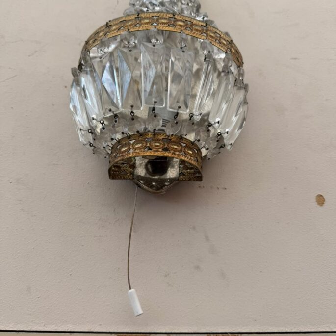 Grezna sienas lampa (prece uz pasūtījumu)