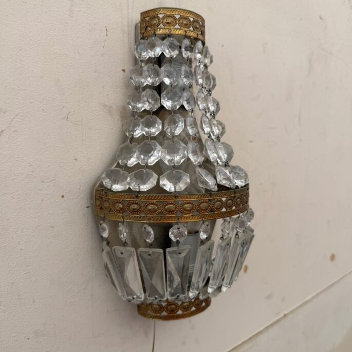 Grezna sienas lampa (prece uz pasūtījumu)