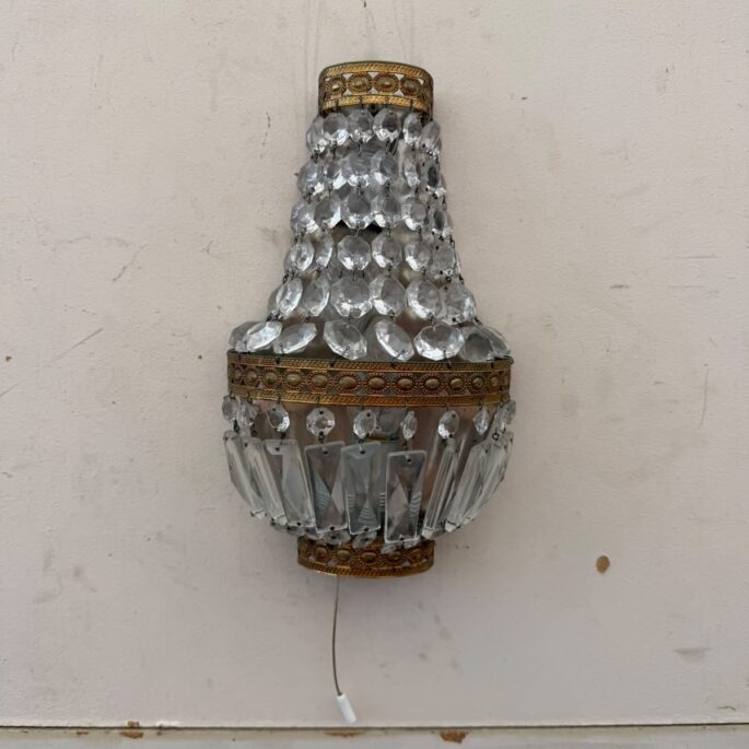 Grezna sienas lampa (prece uz pasūtījumu)