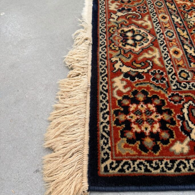 Vilnas paklājs ar ornamentiem un bārkstīm (174 x 121 cm) (prece uz pasūtījumu)