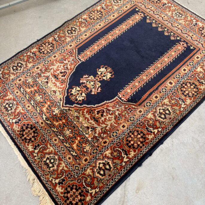 Vilnas paklājs ar ornamentiem un bārkstīm (174 x 121 cm) (prece uz pasūtījumu)