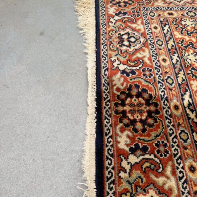 Vilnas paklājs ar ornamentiem un bārkstīm (174 x 121 cm) (prece uz pasūtījumu)