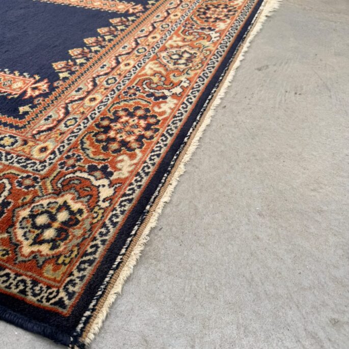 Vilnas paklājs ar ornamentiem un bārkstīm (174 x 121 cm) (prece uz pasūtījumu)