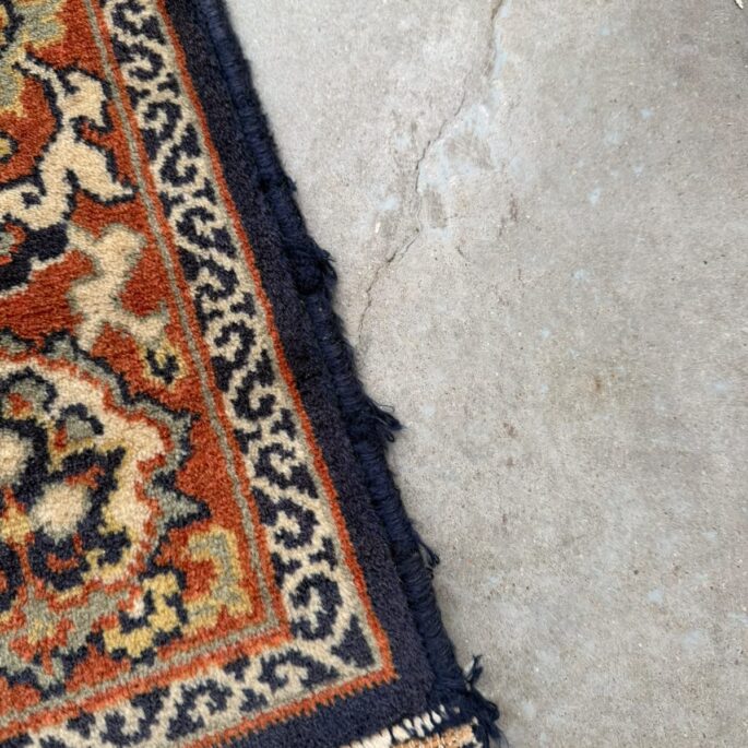 Vilnas paklājs ar ornamentiem un bārkstīm (174 x 121 cm) (prece uz pasūtījumu)