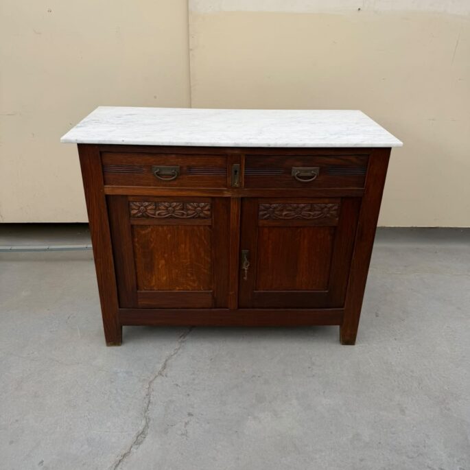 Skapītis ar marmora virsmu un spoguli (prece uz pasūtījumu)