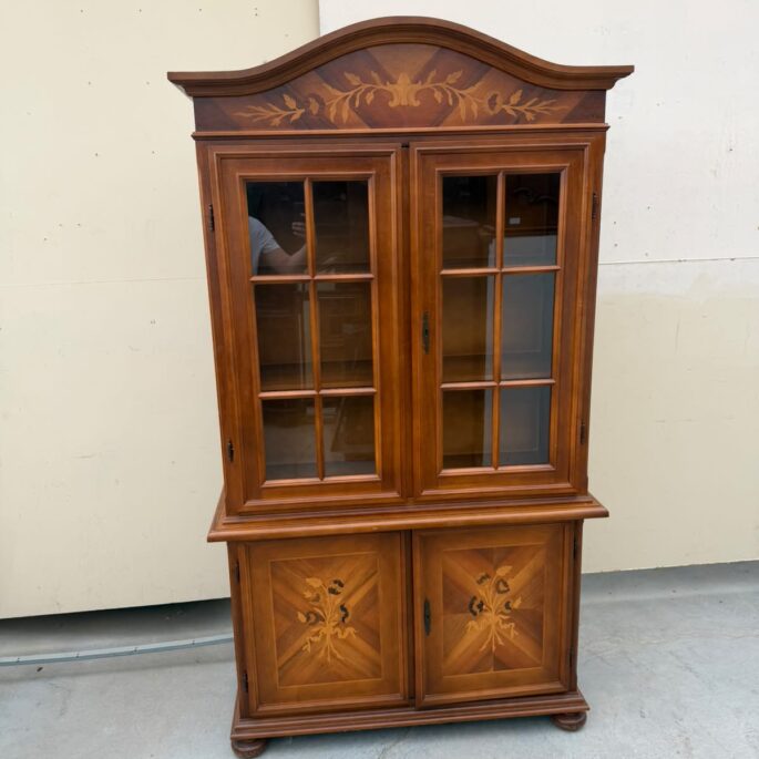 Bufete ar ornamentiem (prece uz pasūtījumu)