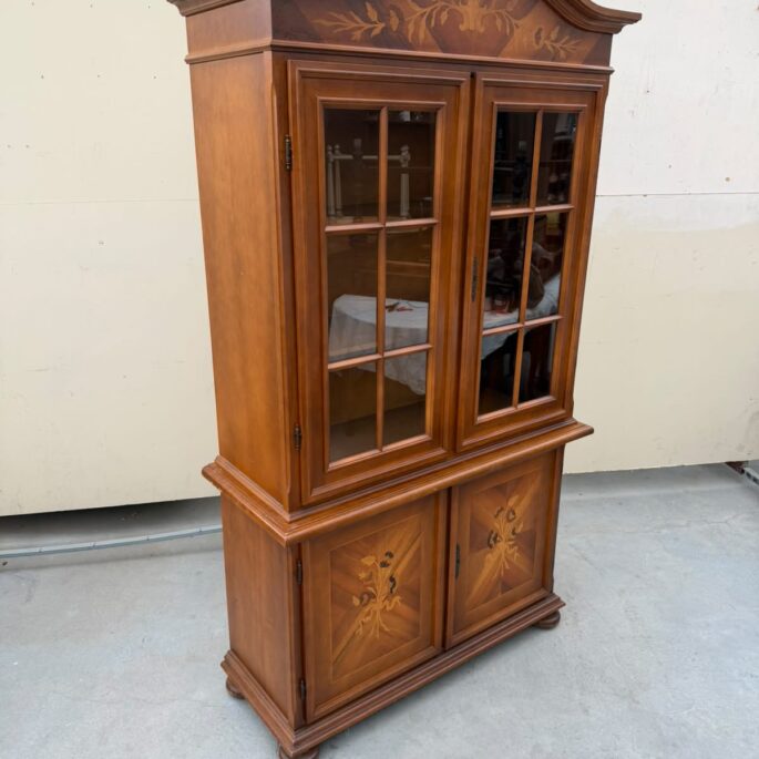 Bufete ar ornamentiem (prece uz pasūtījumu)