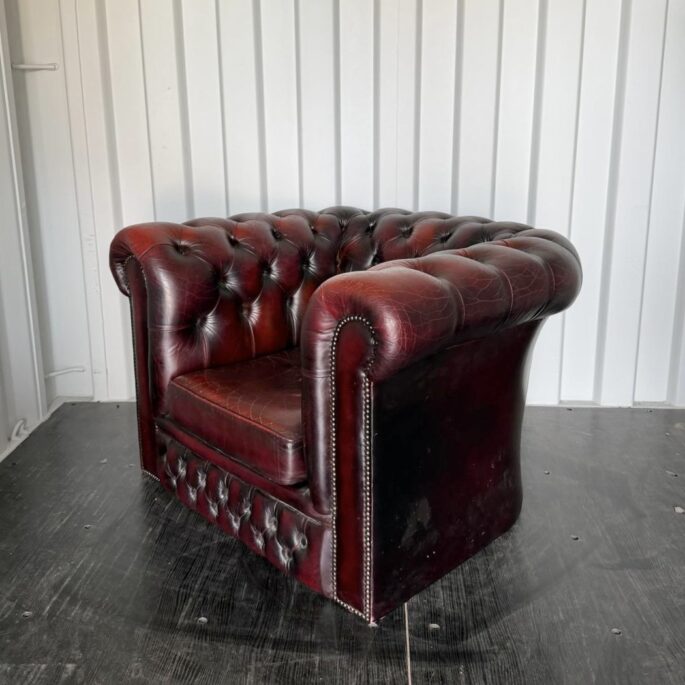 Chesterfield stila ādas atpūtas krēsls (prece uz pasūtījumu)