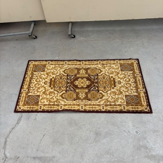 Paklājs ar ornamentiem (67 x 125 cm) (prece uz pasūtījumu)