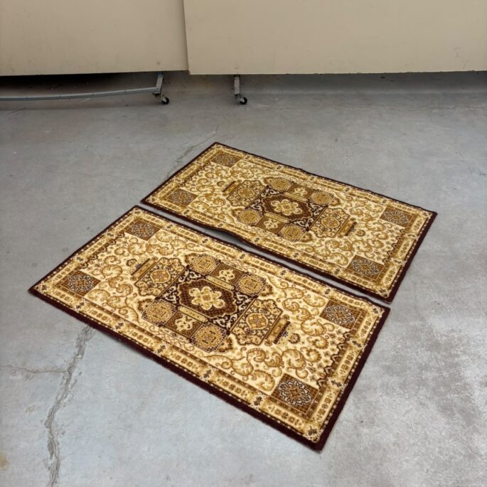 Paklājs ar ornamentiem (67 x 125 cm) (prece uz pasūtījumu)